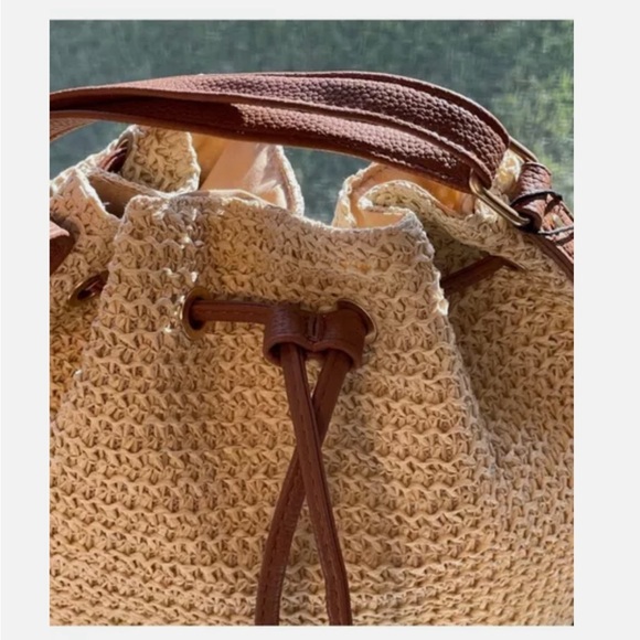 Montce bucket bag - Picture 6 of 8